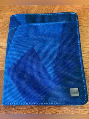 MEC Travel Cardholder